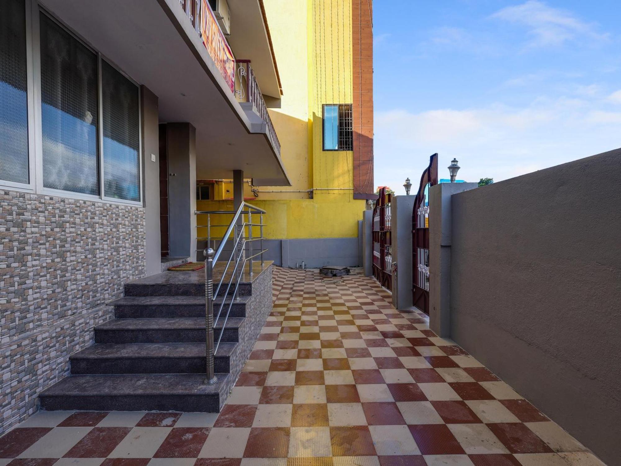 Super Hotel O Vsv Guest House Maduravoyal チェンナイ エクステリア 写真